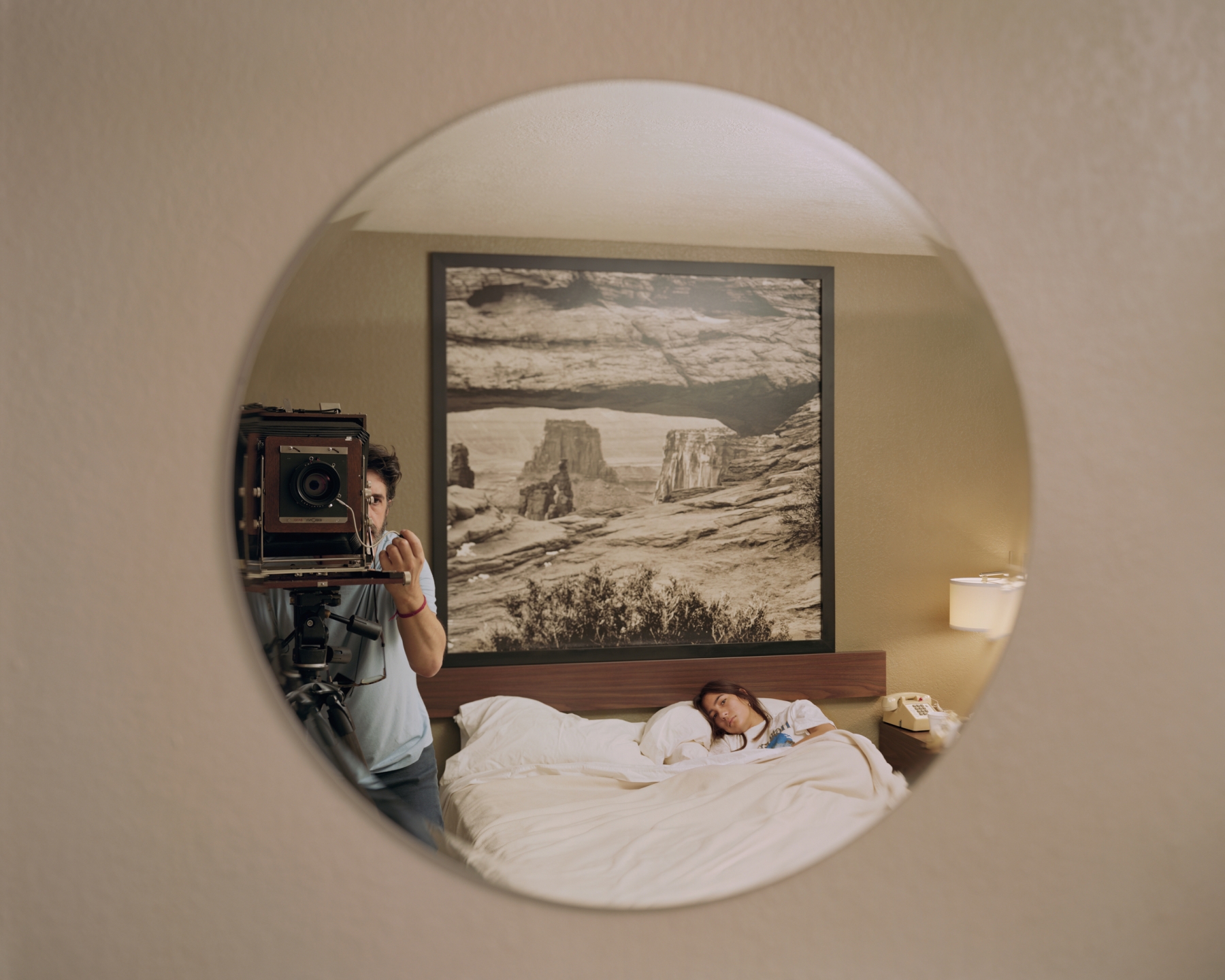 Alec Soth

Carmen. Williams, Arizona, 2020

archival pigment print mounted on Dibond covered with Lenox 100 paper

image/paper: 32 x 40 inches (81.3 x 101.6 cm)

edition of 9 with 4 APs

(AS-PP.20.1409)