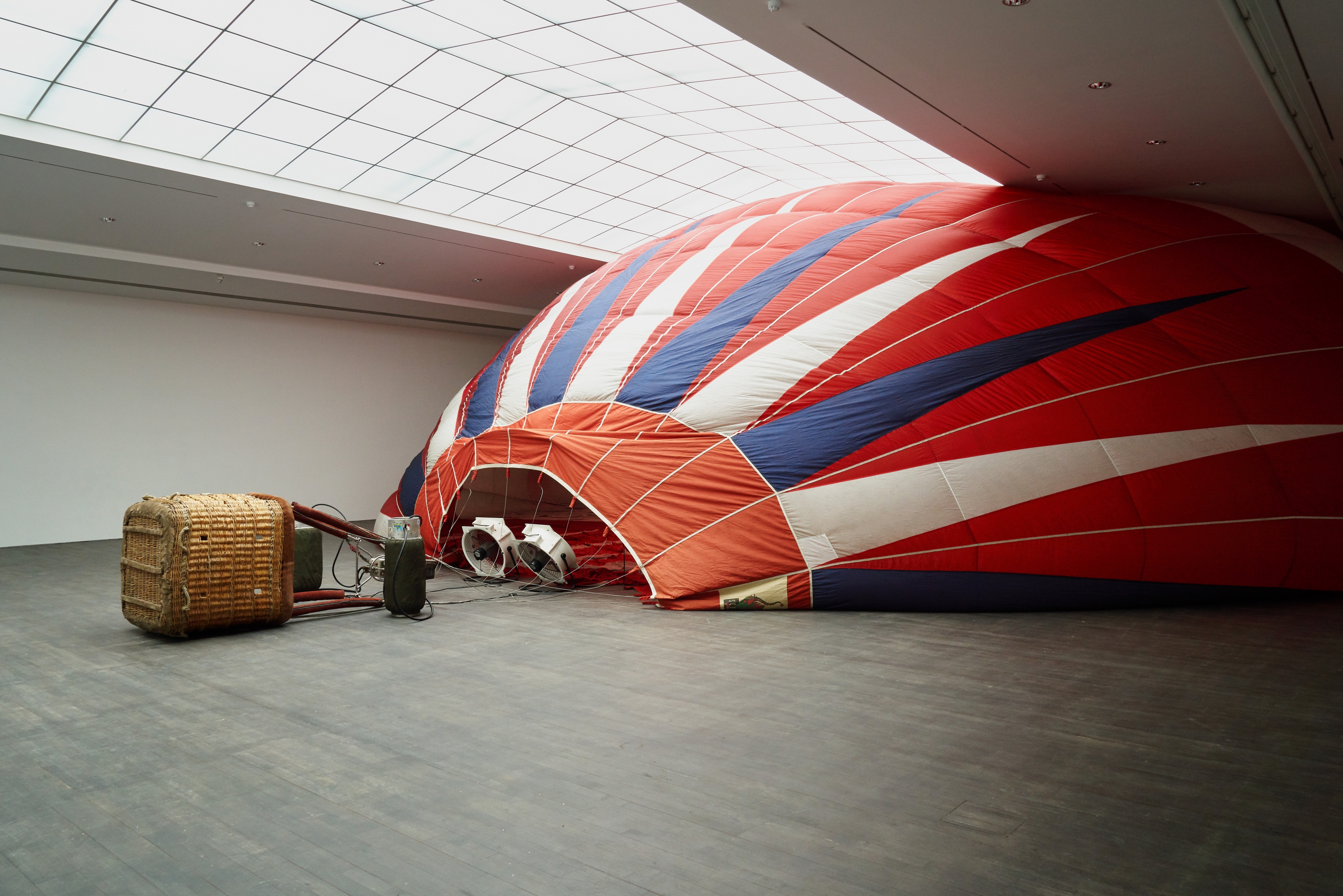 T.Y.F.F.S.H., 2009

hot air balloon, ventilators

&nbsp;



The dream of flying and drifting with the wind is captured in the museum.
&nbsp;

&nbsp;