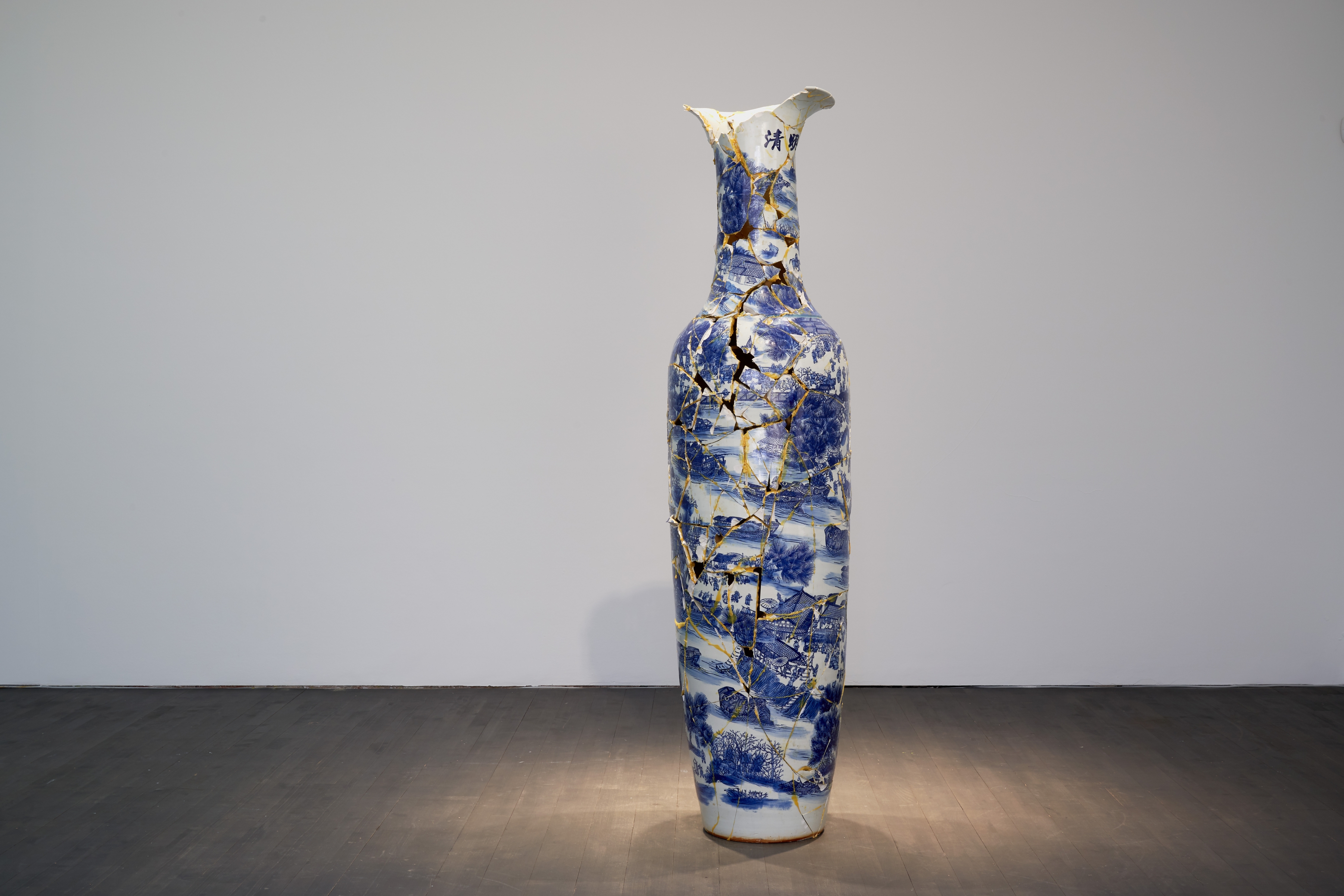 Vase, 2005

Chinese porcelain, glue

&nbsp;